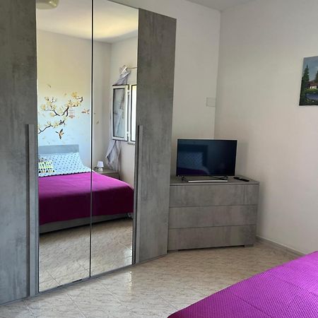 Monolocale Rosy Apartment Fiumicino Bagian luar foto
