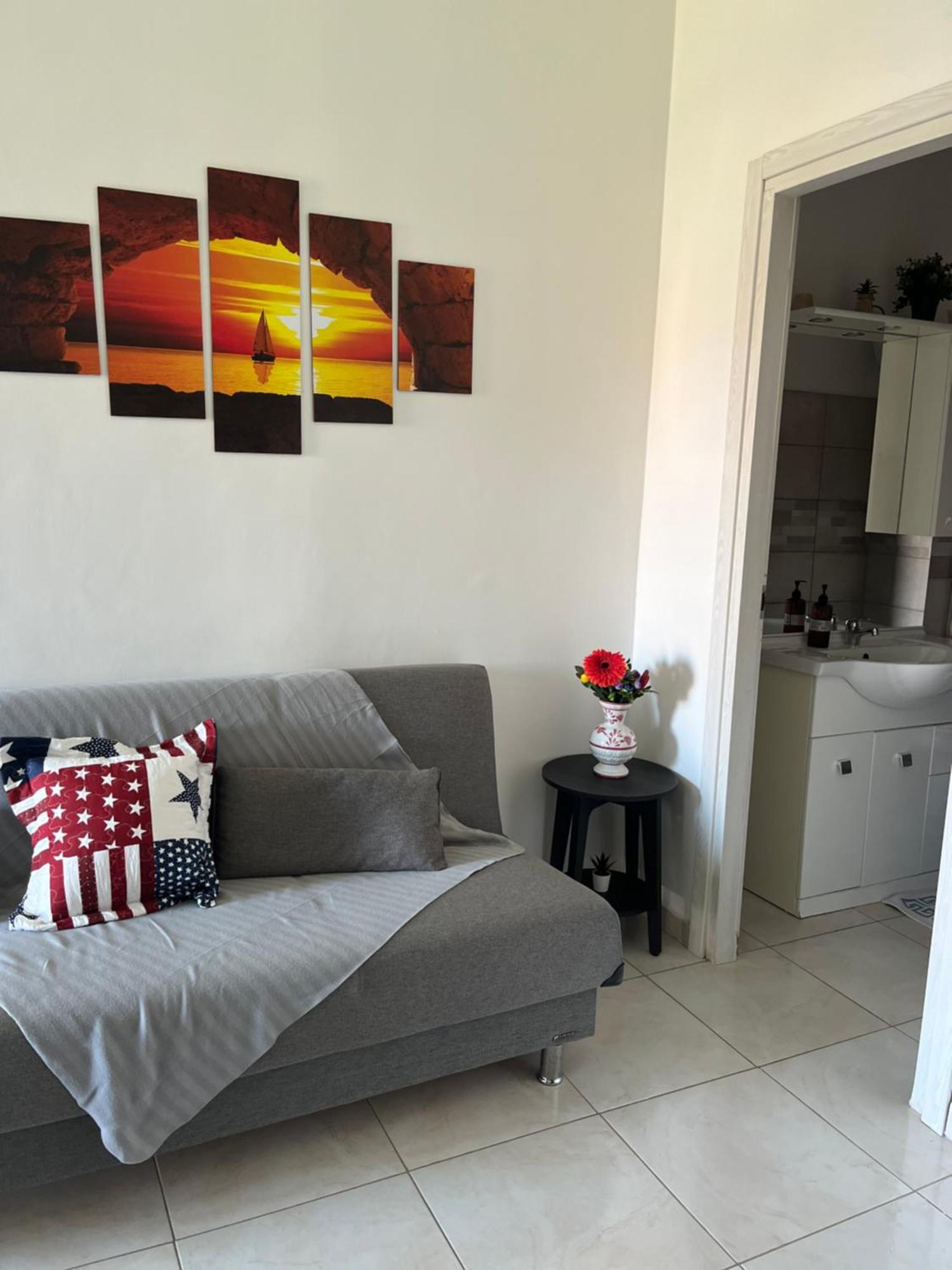 Monolocale Rosy Apartment Fiumicino Bagian luar foto