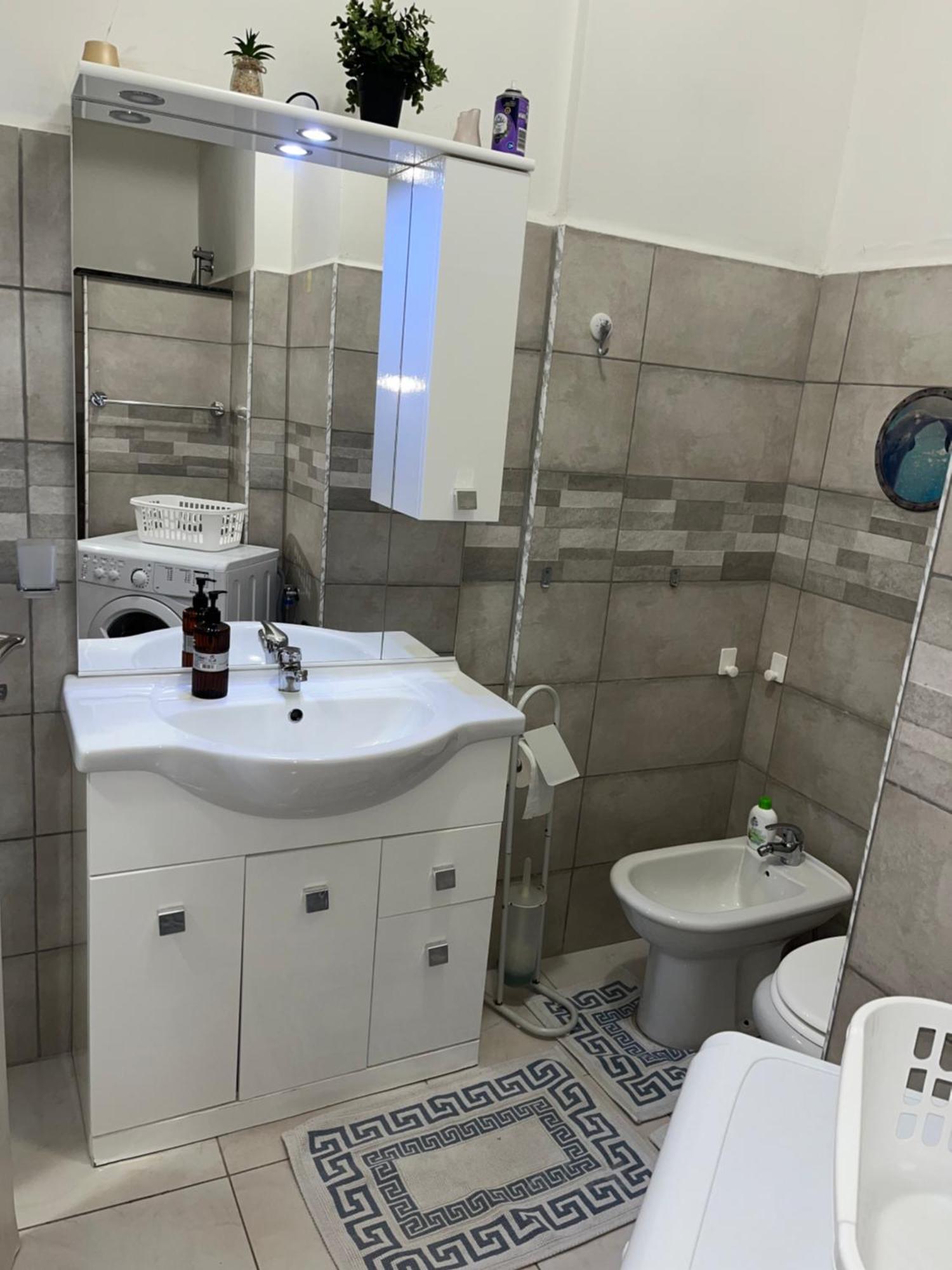 Monolocale Rosy Apartment Fiumicino Bagian luar foto